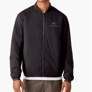 ARC'TERYX Atom LT Short Lightweight Zip Jacket in Black - L